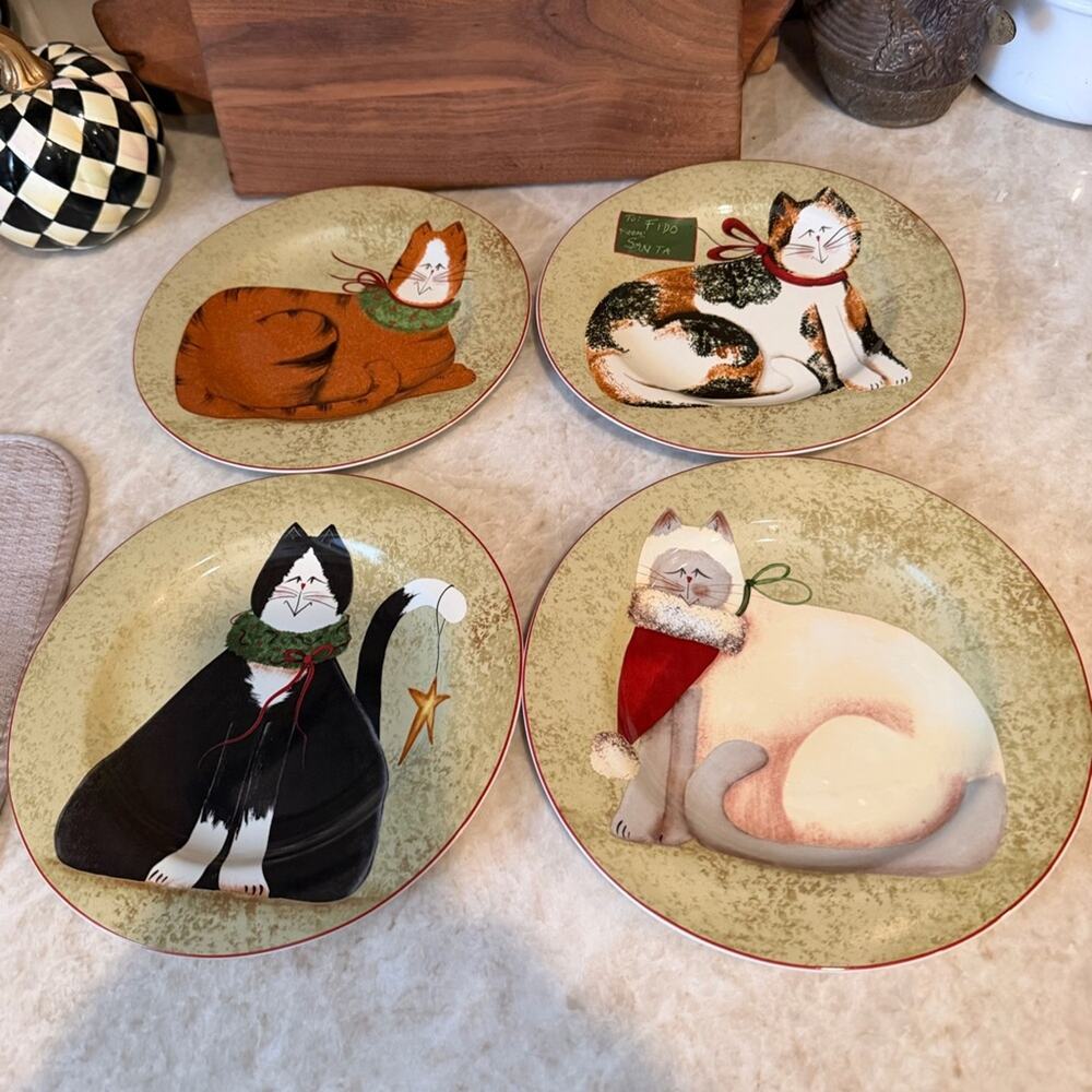 Sakura Fidlestix Christmas Cat-Themed Decorative Plates x4